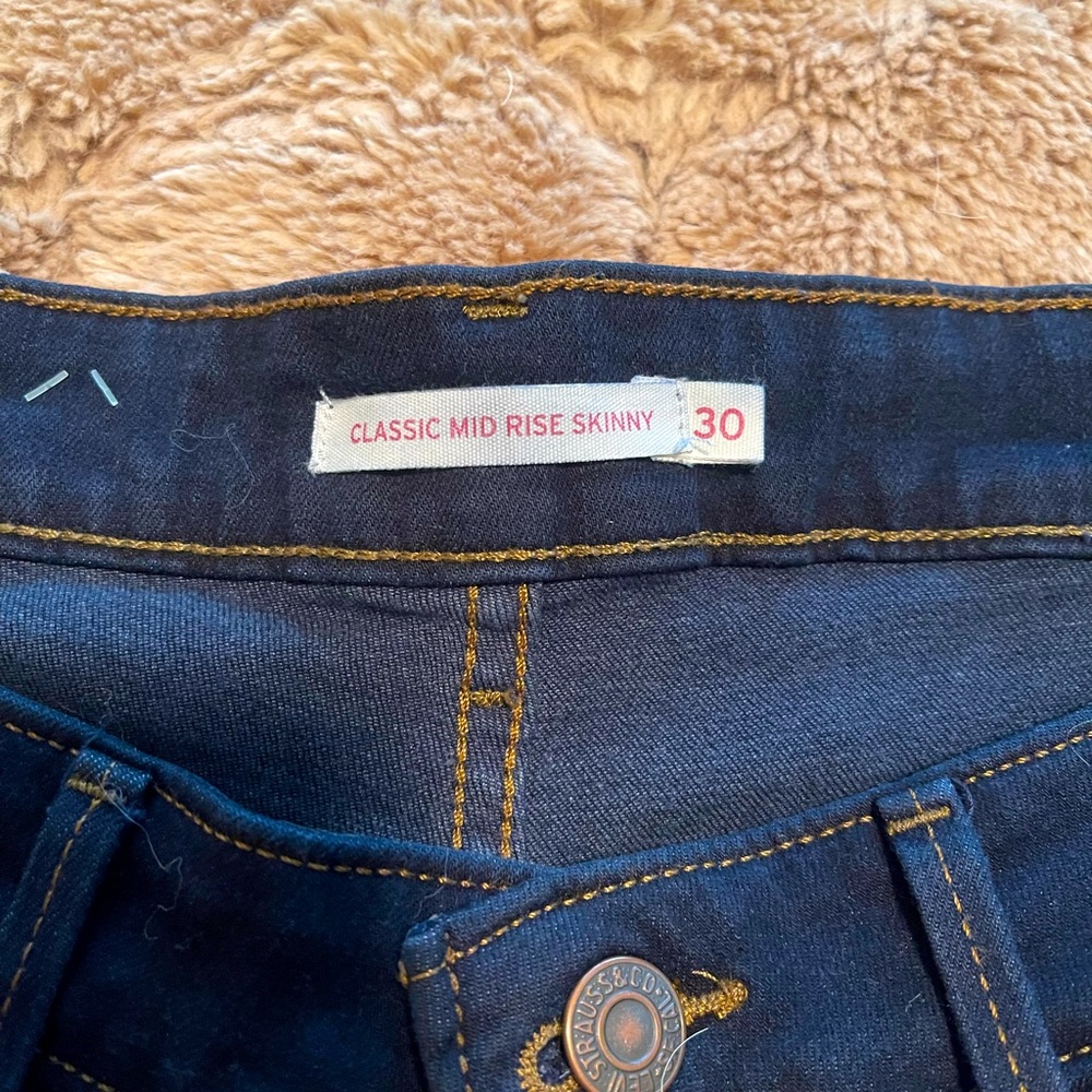 Levi’s classic mid rise